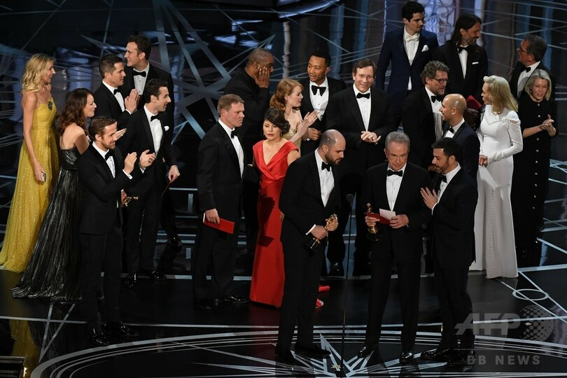 アカデミー賞ミス、担当者が主演女優賞の封筒渡す ツイッターに熱中？