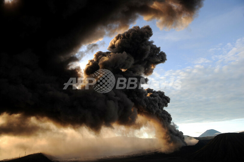 活発な火山活動衰えず、インドネシア・ブロモ山