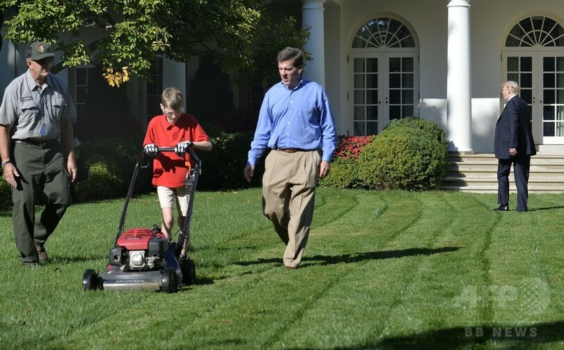 「ホワイトハウスの芝刈りをさせて」、11歳少年をトランプ大統領が称賛