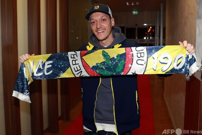 エジルがトルコ到着 フェネルバフチェ移籍目前