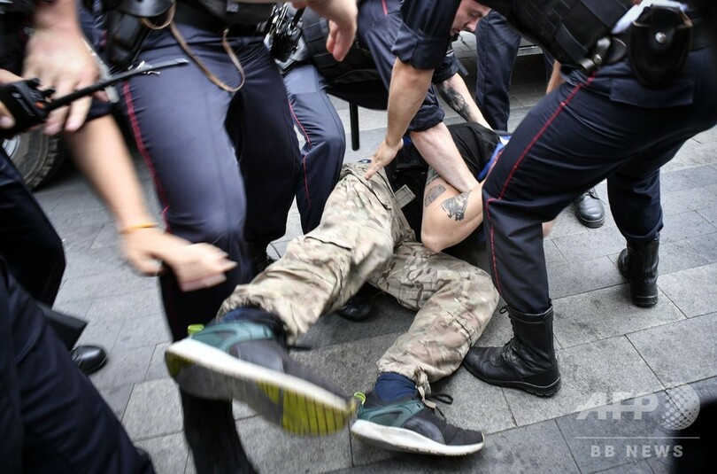 ロシア首都で警察に対する抗議デモ、400人超拘束される