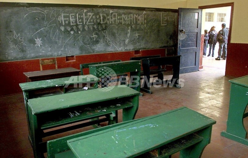 小学校定員オーバーが普通のインドネシアでたった1人の生徒の学校