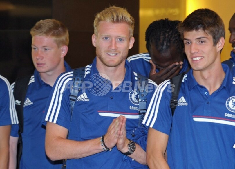 モウリーニョ監督率いるチェルシーがタイに到着、アジア遠征