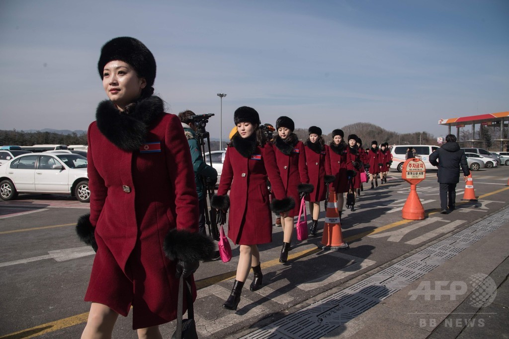 「言いたくはないけど…やっぱりかわいい」、北朝鮮「美女応援団」注目の的に 韓国 写真12枚 国際ニュース：AFPBB News