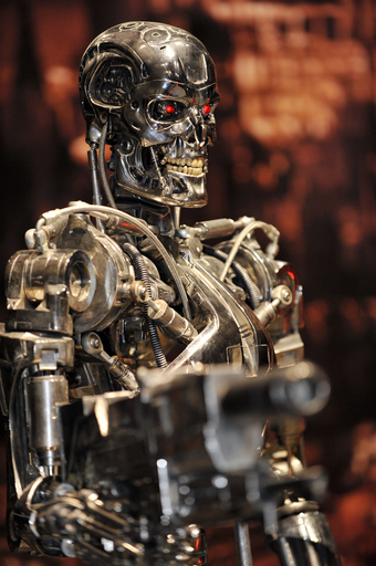 ターミネーター展」都内でオープン、ロボット達がお出迎え 写真6枚