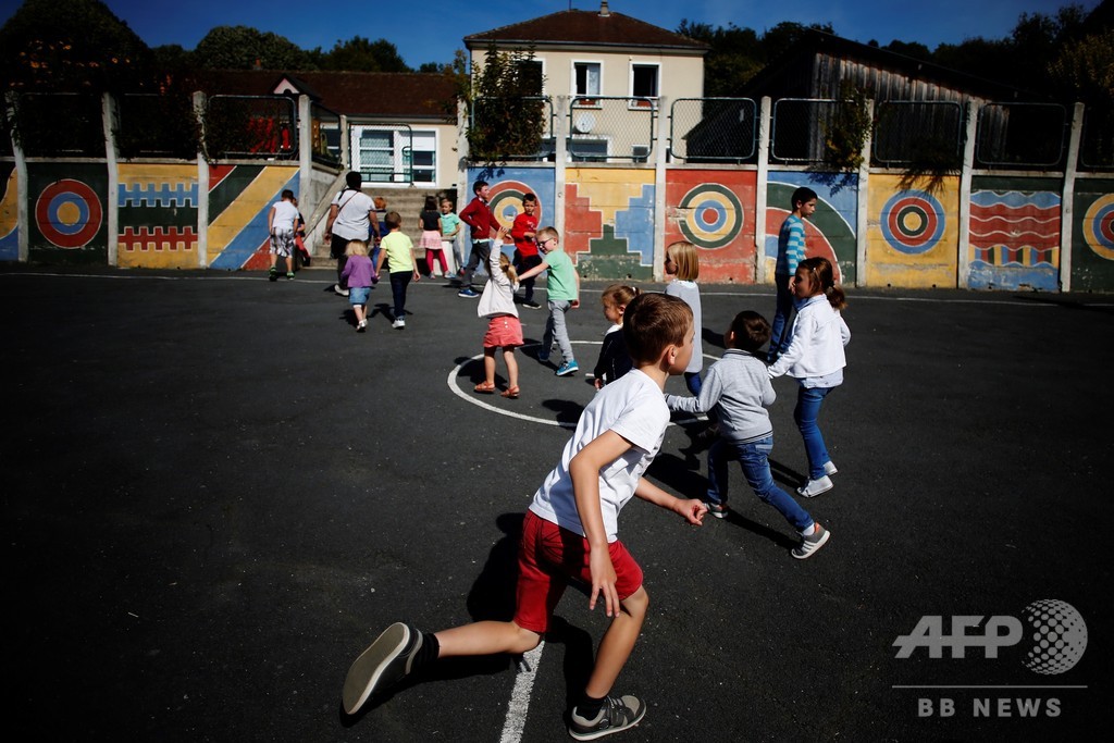 フランス初 公立学校で制服導入 背景に 格差 問題 写真1枚 国際ニュース Afpbb News