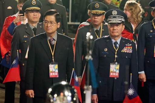 台湾軍ヘリが墜落、参謀総長ら8人死亡 国防省発表