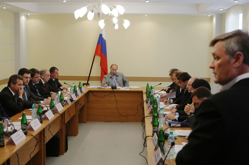 プーチン首相 ペン放り出して財閥社長を震え上がらせる 写真6枚 国際ニュース Afpbb News