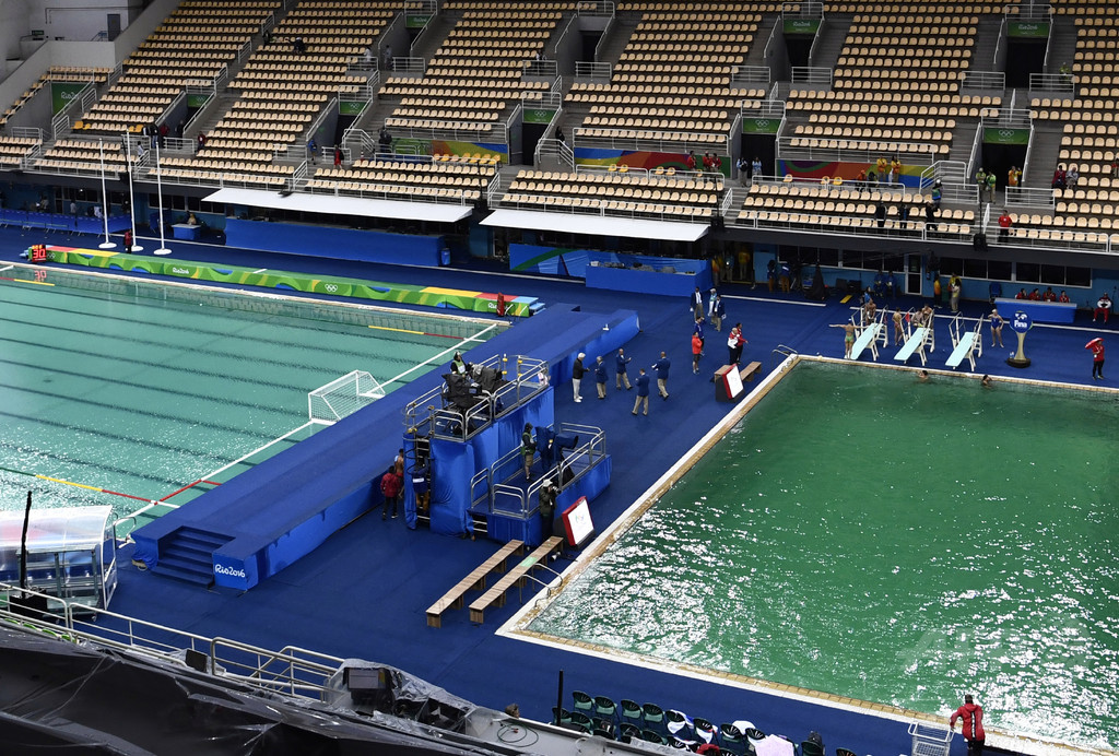 リオ五輪主催者が白旗、緑色の水は総入れ替えへ リオ五輪主催者が白旗、緑色の水は総入れ替えへ