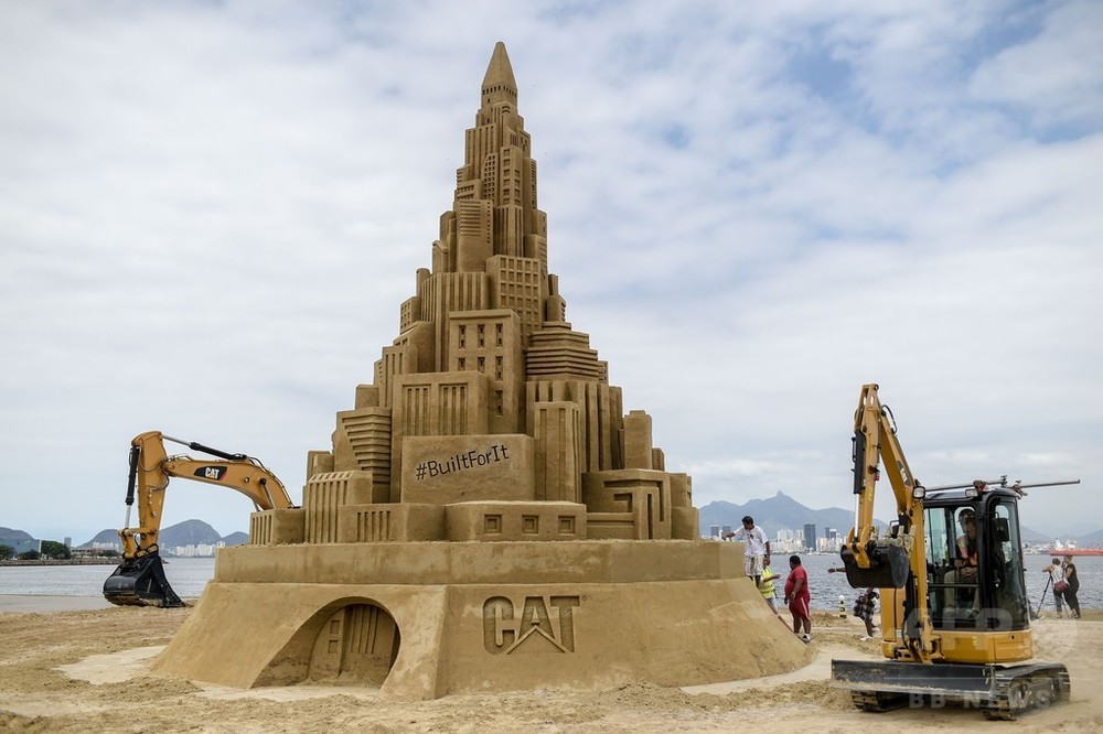 ギネス記録に挑戦、高さ12メートルの砂の城 ブラジル 写真5枚 国際