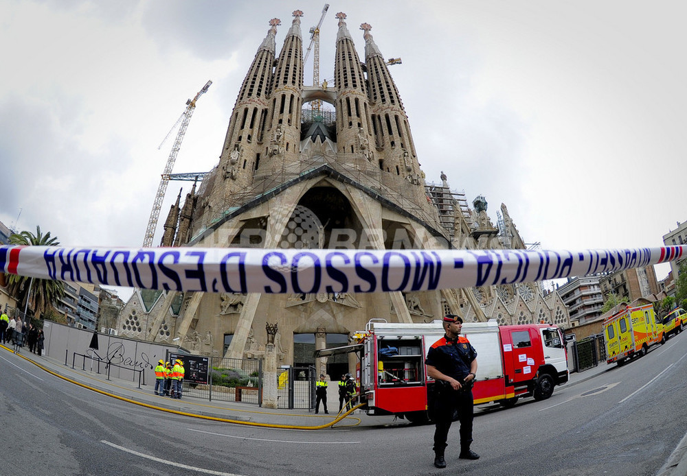 世界遺産サグラダ ファミリアで火災 1500人避難 放火の疑い 写真9枚 国際ニュース Afpbb News