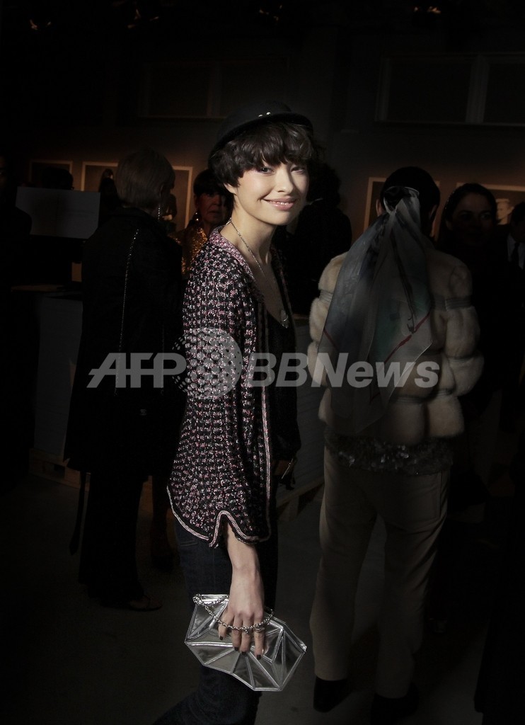 シャネルのリトル ブラック ジャケット写真展、レセプションに豪華