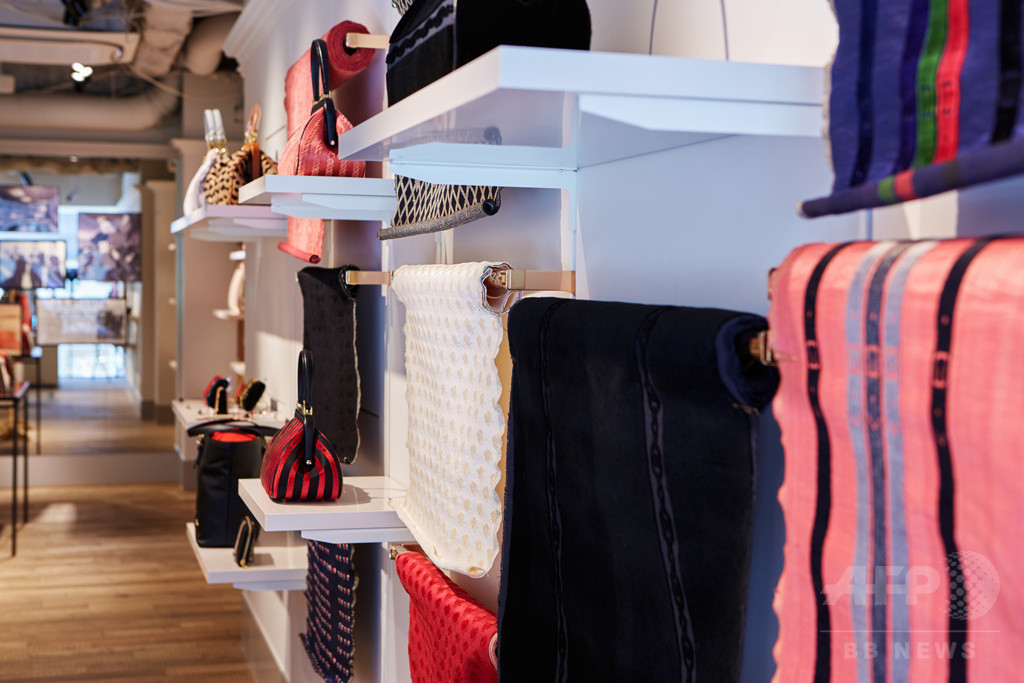 「ロベルタ ディ カメリーノ」カスタムバッグ、SNSでシェアも