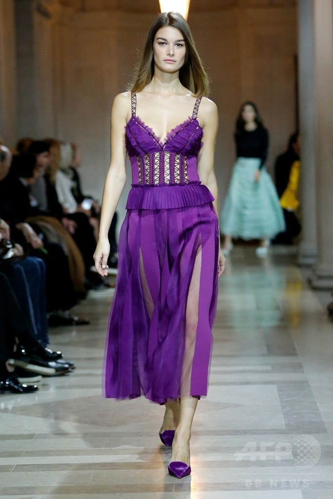 「キャロリーナ ヘレラ」16/17年秋冬コレクション