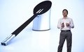 中国・北京（Beijing）で開催の「百度世界大会（Baidu World Conference）」で「スマート箸」を発表する百度（バイドゥ、Baidu）の李彦宏（Robin Li）最高経営責任者（CEO、2014年9月3日撮影）。(c)AFP/BAIDU