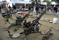 パキスタン軍が、同国のBaraで報道陣に公開した武装勢力た持っていたとみられる武器弾薬類（2009年12月12日撮影）。(c)AFP/A MAJEED