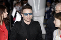埼玉スーパーアリーナで開催された「MTV VIDEO MUSIC AWARDS JAPAN 2008」のセレモニーに出席する「U2」のボノ（Bono）さん（2008年5月31日撮影）。(c)AFP/Yoshikazu TSUNO
