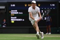 テニス、ウィンブルドン選手権、男子シングルス準々決勝。リターンを打つヤニック・シナー（2024年7月9日撮影）。(c)HENRY NICHOLLS / AFP
