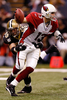 セインツのスコット・フジタ（%%Scott Fujita%%、左）からサックされるカーディナルスのQBカート・ワーナー（%%Kurt Warner%%）。(c)AFP/Getty Images Chris Graythen