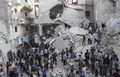 空爆を受けた直後のアレッポ（2015年5月撮影）。(c)AFP/Karam Al-Masri