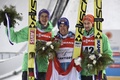 ノルディックスキー世界選手権、ジャンプ男子個人ノーマルヒル。表彰式に臨む（左から）2位のアンドレアス・ウェリンガー、優勝したステファン・クラフト、3位のマルクス・アイゼンビヒラー（2017年2月25日撮影）。(c)AFP/Christof Stache