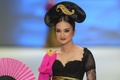 インドネシアの首都ジャカルタ（Jakarta）で開催されたインドネシア・ファッションウィーク（Indonesia Fashion Week）で発表されたAnne Avantieの新作（2014年2月23日撮影）。(c)AFP/ADEK BERRY