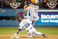 15MLBプレーオフ、ナ・リーグ地区シリーズ（5回戦制）、ロサンゼルス・ドジャース対ニューヨーク・メッツ。スライディングを仕掛けたロサンゼルス・ドジャースのチェイス・アトリーと接触するニューヨーク・メッツのルーベン・テハダ（2015年10月10日撮影）。(c)AFP/Getty Images/Sean M. Haffey