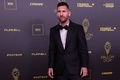 2023年のバロンドール表彰式。式典の前に写真撮影でポーズを取るアルゼンチン代表のリオネル・メッシ（2023年10月30日撮影）。(c)FRANCK FIFE / AFP