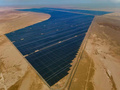 アラブ首長国連邦のアブダビで進められるアルダフラPV2太陽光発電所プロジェクト（提供写真）。(c)People’s Daily