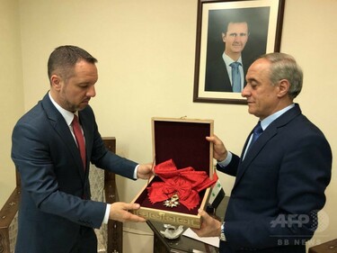 シリア大統領、フランスのレジオン・ドヌール最高勲章を返却