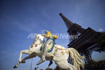 エッフェル塔の地下に関連施設の増築計画、フランス・パリ当局 写真1枚