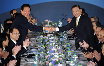 中国と台湾、経済協定に調印 直行便増強など