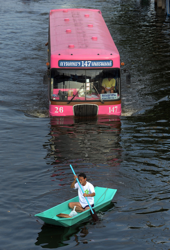 沈みゆくバンコク、洪水は不吉な未来の序章か タイ