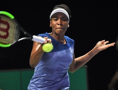 ヴィーナスが雪辱、ムグルサ撃破し準決勝へ WTAツアー選手権