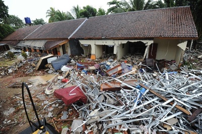 インドネシア津波、死者373人に 不明者の捜索続く