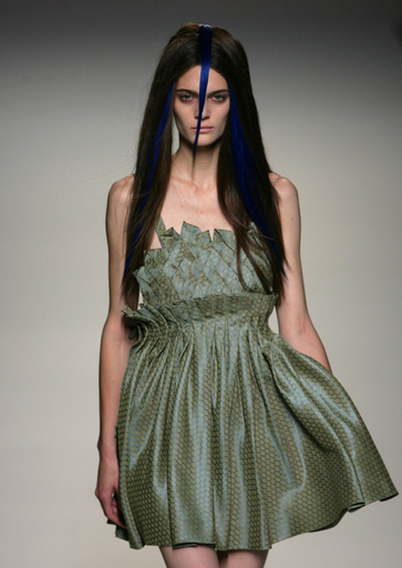 ＜08年春夏パサレラ・シベレス＞ホセ・ミロ 、新作を発表