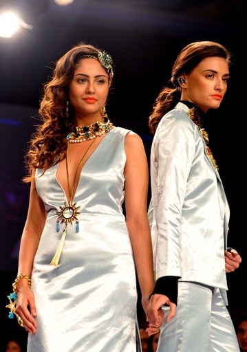 ＜14年サマーリゾート ラクメ・ファッション・ウィーク＞Sougat Paulら