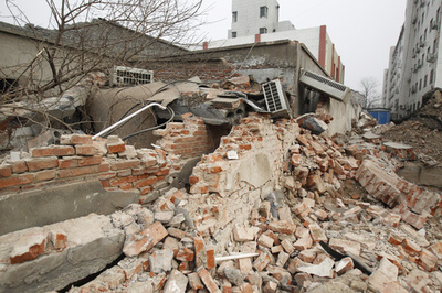 患者や医師いる病院を解体 中国河南省