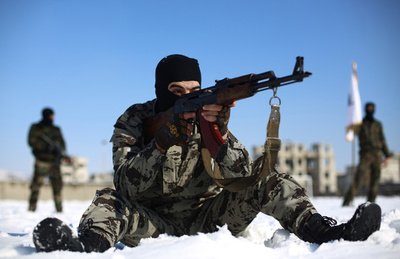 シリア反体制派、市民らをおりに入れ「人間の盾」に