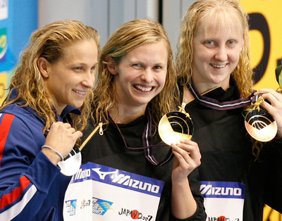 レントン 女子100メートルバタフライを制す