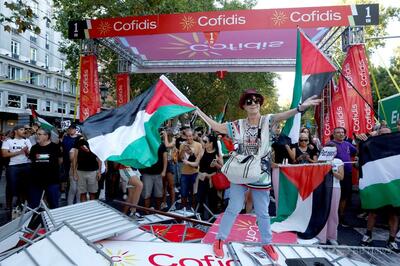 ブエルタ最終日は親パレスチナ派大規模デモで中止、優勝はヴィンゲゴー