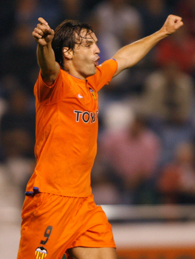 バレンシア アウェーでデポルティボを降し3位に浮上