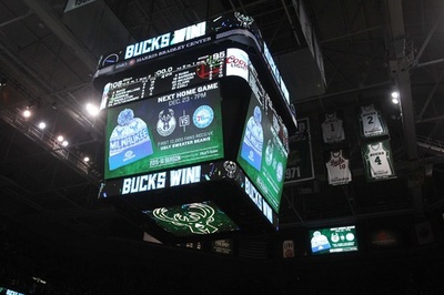 ウォリアーズが初黒星、ロード最終戦でバックスに敗れる