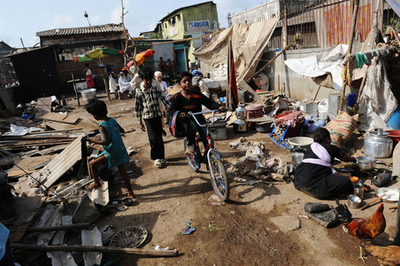 『スラムドッグ＄ミリオネア』子役の家が破壊される、政府のスラム撤去計画で