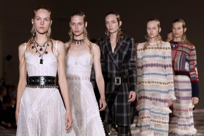 「アレキサンダー・マックイーン」17年春