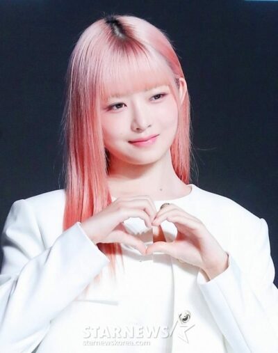 IVEレイ、カムバック活動休止を発表…「胸の動悸など体調不良訴え」