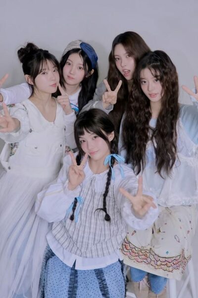 ILLIT、デビュー1周年「大変なこともあったけど」