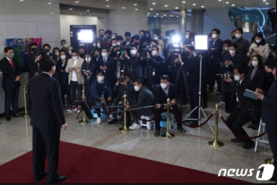 中断された尹大統領の「囲み取材」