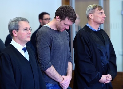 難民施設への放火でネオナチ議員に実刑判決、ドイツ