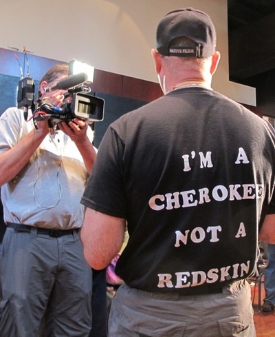 NFLレッドスキンズ、先住民がチーム名変更を要求